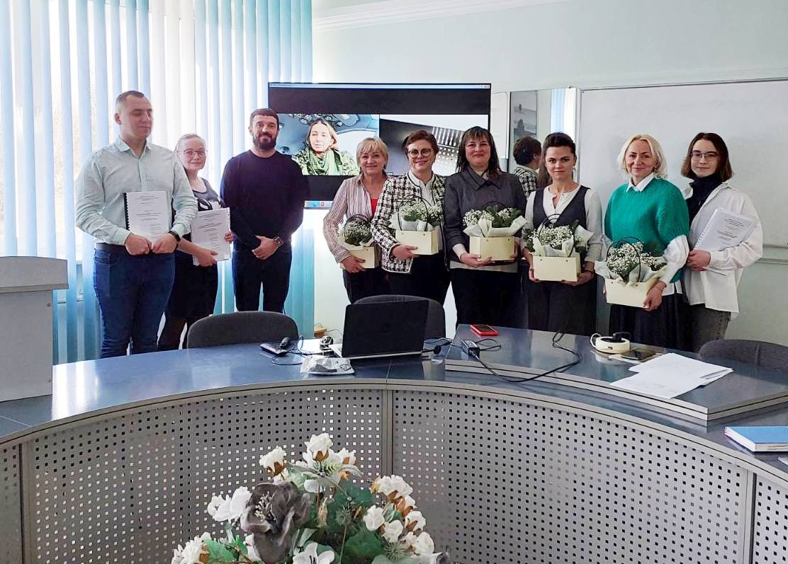 Пишаємось нашою випускницею Ольгою Данченко, котра здала іспит та захистила магістерську роботу, перебуваючи на фронті